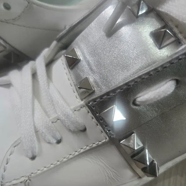 [BUNJANG] Valentino Rockstud Sneakers White 35 / 발렌티노 락스터드 스니커즈 화이트 35