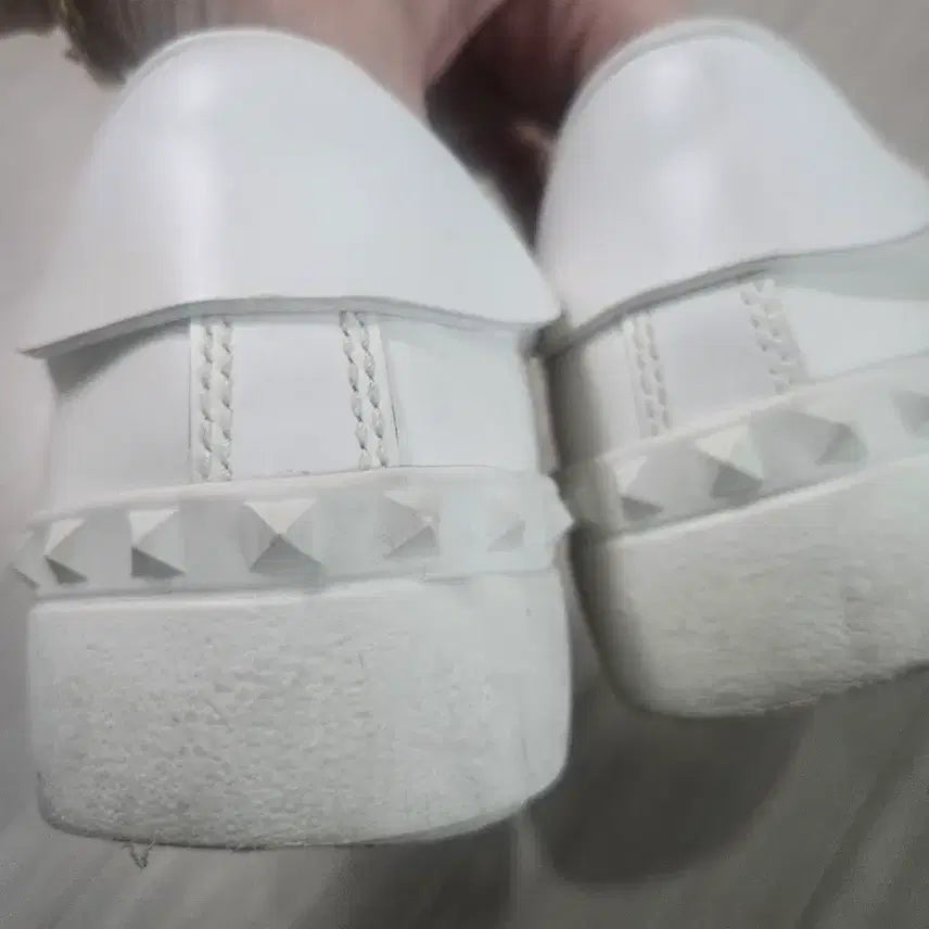 [BUNJANG] Valentino Rockstud Sneakers White 35 / 발렌티노 락스터드 스니커즈 화이트 35