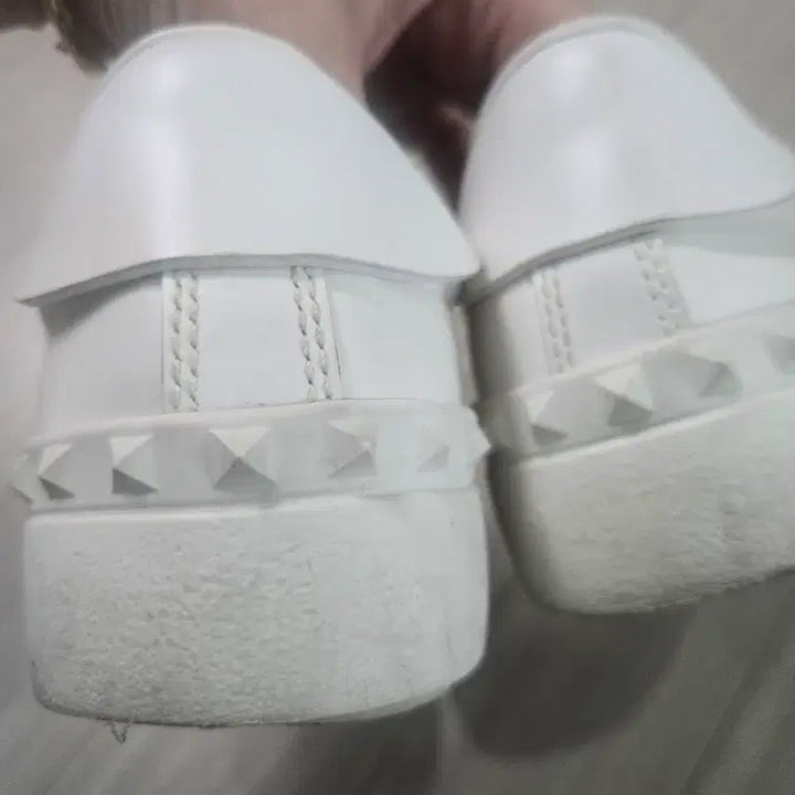 [BUNJANG] Valentino Rockstud Sneakers White 35 / 발렌티노 락스터드 스니커즈 화이트 35