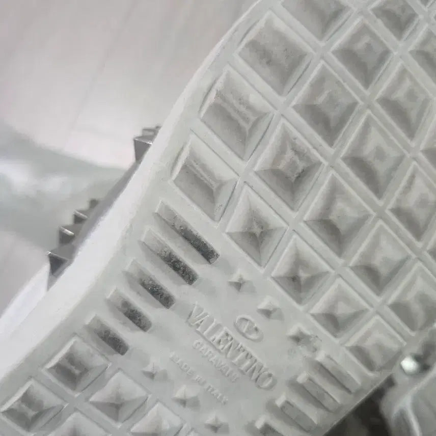 [BUNJANG] Valentino Rockstud Sneakers White 35 / 발렌티노 락스터드 스니커즈 화이트 35