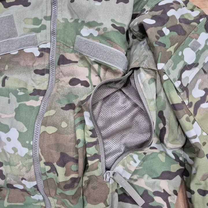 [SOLD OUT] 미군 오리지날 윈드자켓 바람막이 미디움레귤러 판매합니다.