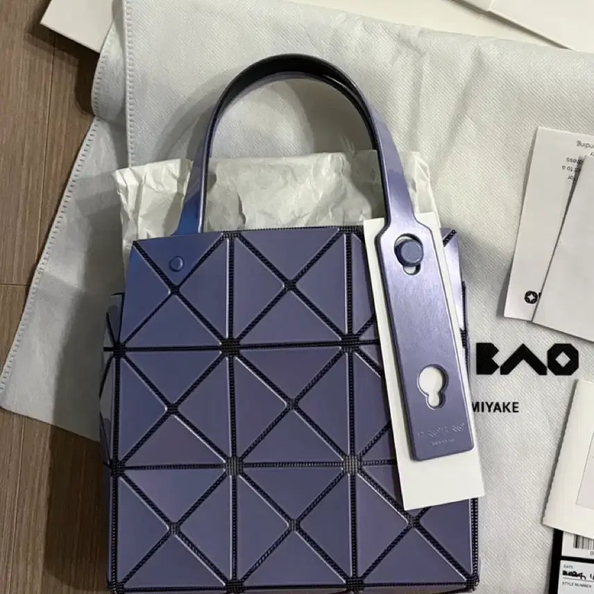 [SOLD OUT] 새상품)바오바오 이세이미야케 캐럿 미니 라벤더 정품