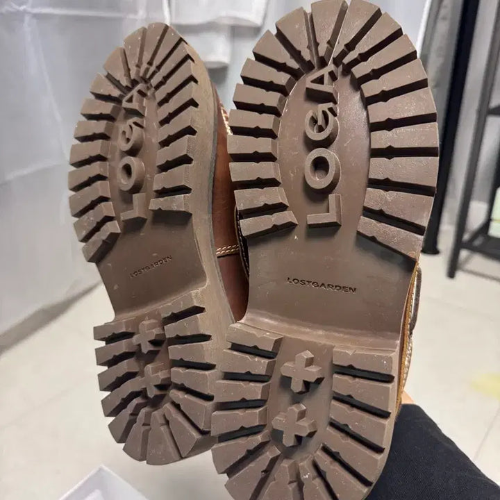 [BUNJANG] Lost Garden Harbor Brown Sneakers (Size approx. 255) / 로스트가든 하버브라운 40