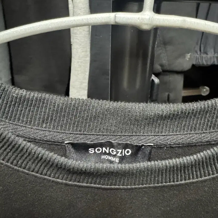 [BUNJANG] Songzio Painting Sweatshirt / 송지오 페인팅 맨투맨 48