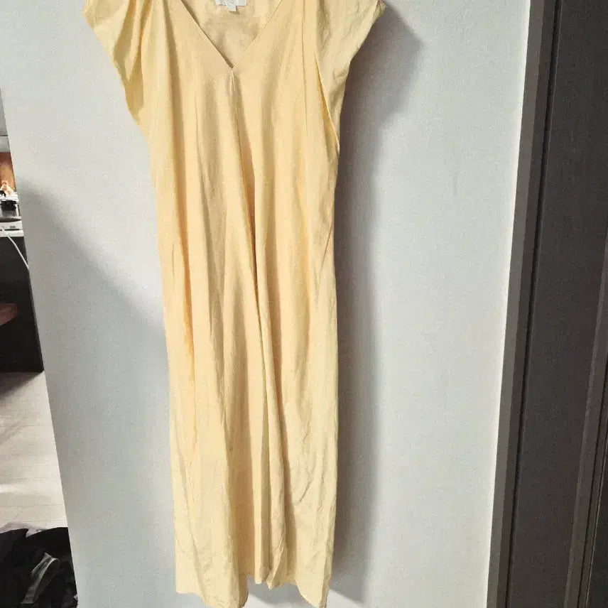 [BUNJANG] COS Silk Blend Shirred V-Neck Long Dress / [COS] 코스 실크 혼방 셔링 브이넥 롱 원피스 (Lemony Yell