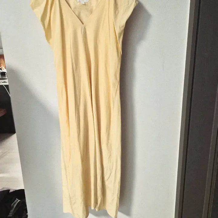 [BUNJANG] COS Silk Blend Shirred V-Neck Long Dress / [COS] 코스 실크 혼방 셔링 브이넥 롱 원피스 (Lemony Yell