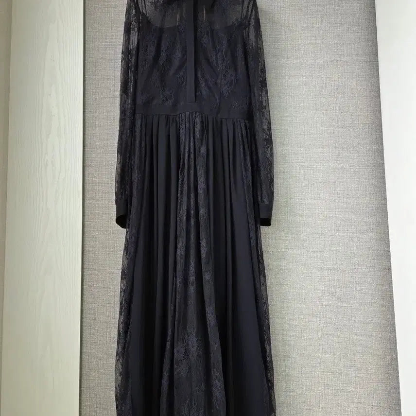 [SOLD OUT] 모조에스핀 진네이비 레이스맥시원피스