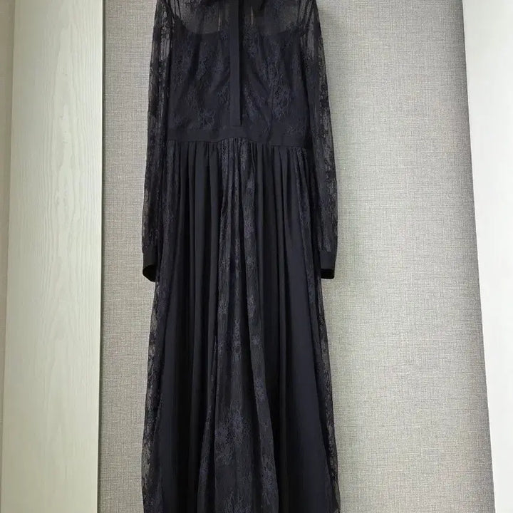 [SOLD OUT] 모조에스핀 진네이비 레이스맥시원피스