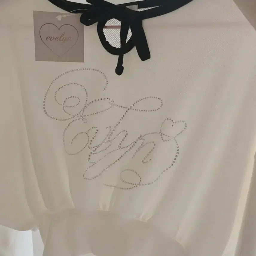 [BUNJANG] Evelyn Crop Cubic Sweatshirt / 에블린 크롭 큐빅 맨투맨 일브 스나계