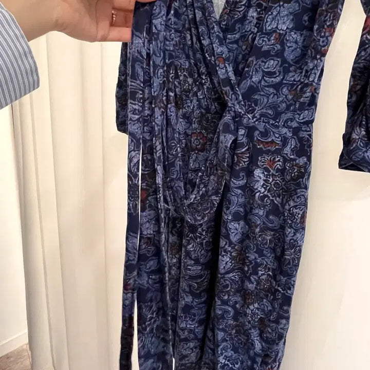 [SOLD OUT] 랩 스타일 플라워 패턴 원피스
