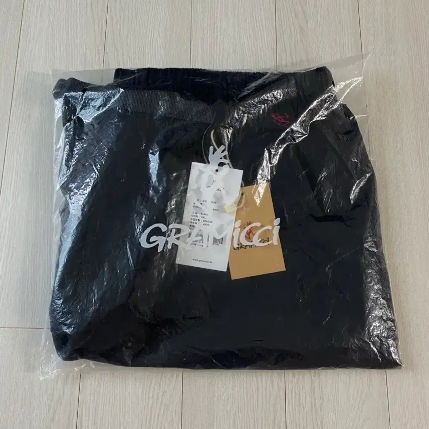 [BUNJANG] Gramicci Nylon Loose Shorts - Black / GRAMICCI NYLON LOOSE SHORT BLACK