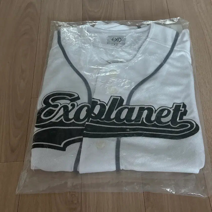 [SOLD OUT] 미착용) 엑소 세훈 한국 유니폼 (구 유니폼) S