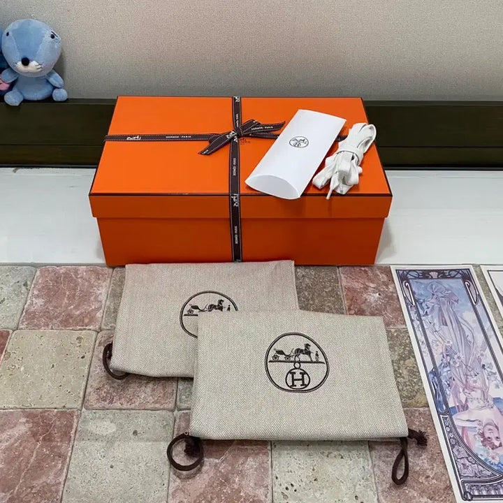 [BUNJANG] Hermès Shoe Box Set with Dust Bag, Laces, and Ribbon / 에르메스 신발박스(35.5x21.5x12.5)+더스트+신발끈+리본