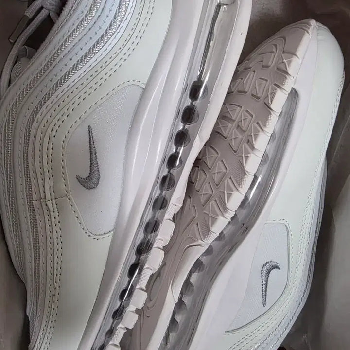 [BUNJANG] Nike Air Max 97 White Sneakers 235 / 나이키 에어맥스 97 화이트 운동화 235