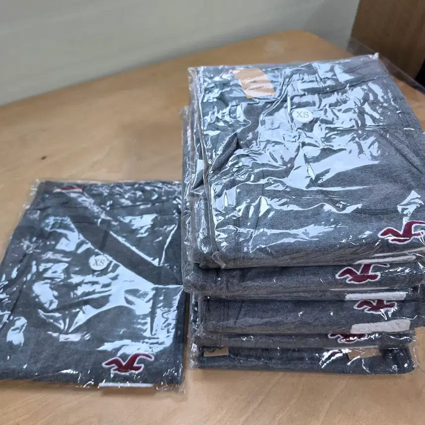 [SOLD OUT] 홀리스터 HCO 레터링 와이드 트레이닝 팬츠