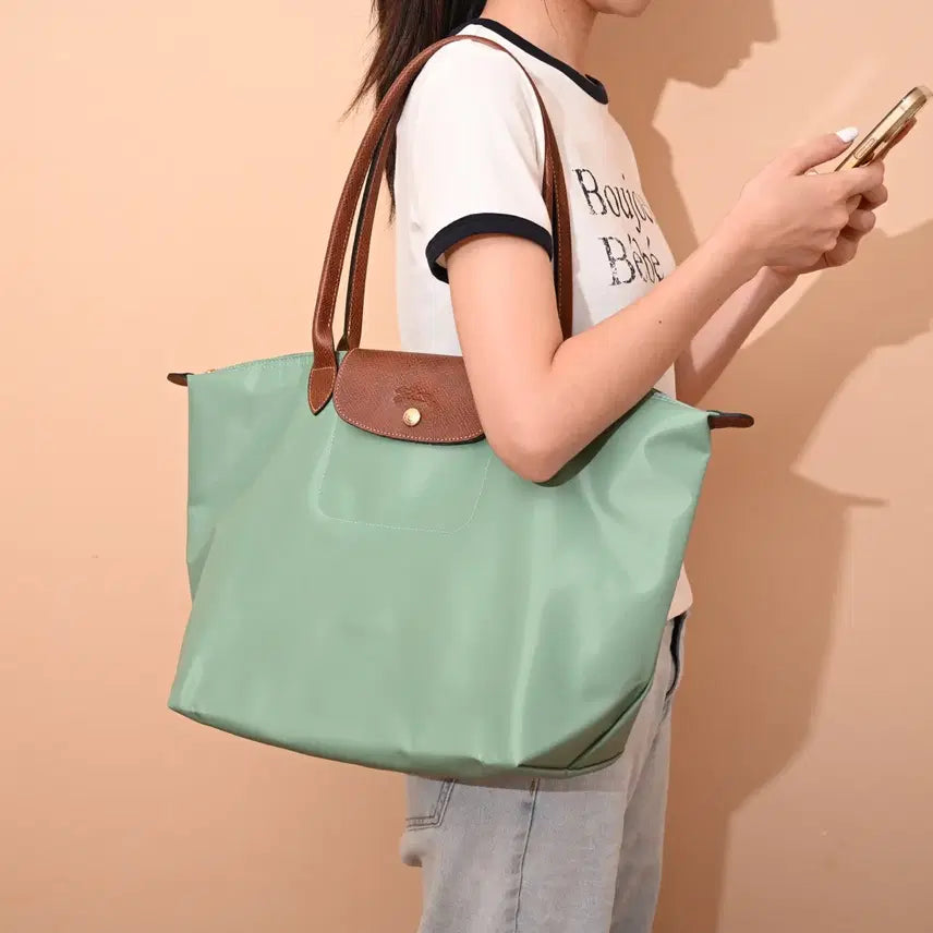 [BUNJANG] Longchamp Nylon and Leather Crossbody Clutch Bag / 롱샴 클러치백 크로스백  그린  나일론 소가죽 라지 사이즈 여성