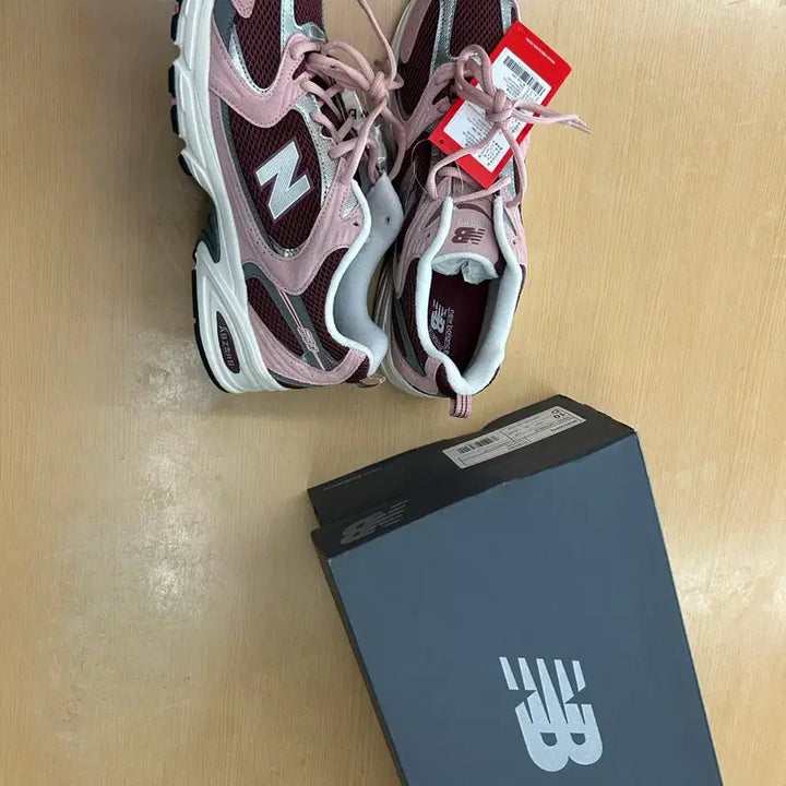 [SOLD OUT] (새상품) 280사이즈 뉴발란스 530 운동화 버건디 정품