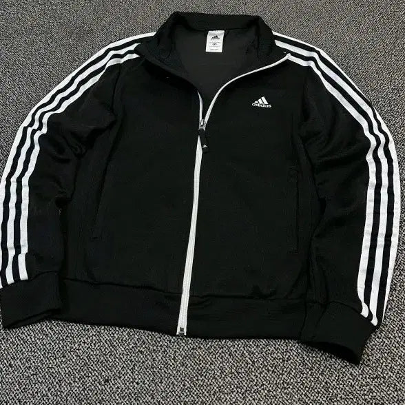 [SOLD OUT] 아디다스 삼각로고 검흰 여자 져지 95