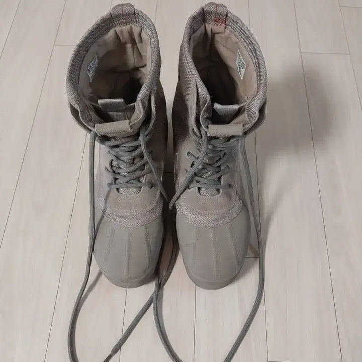 [SOLD OUT] 이지950 부츠 문락