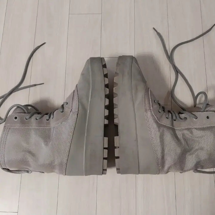 [SOLD OUT] 이지950 부츠 문락