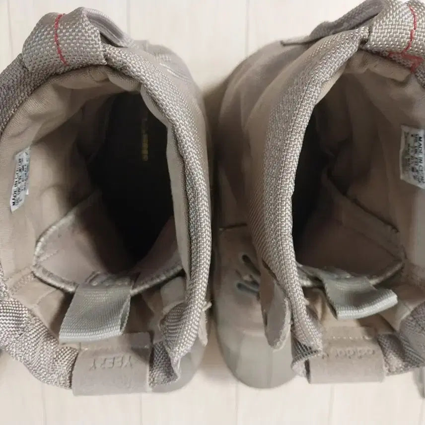 [SOLD OUT] 이지950 부츠 문락