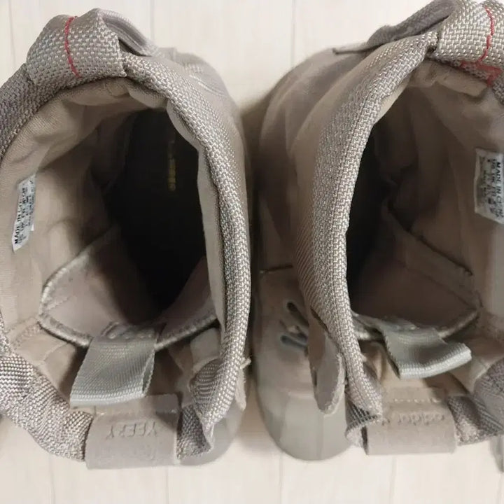 [SOLD OUT] 이지950 부츠 문락