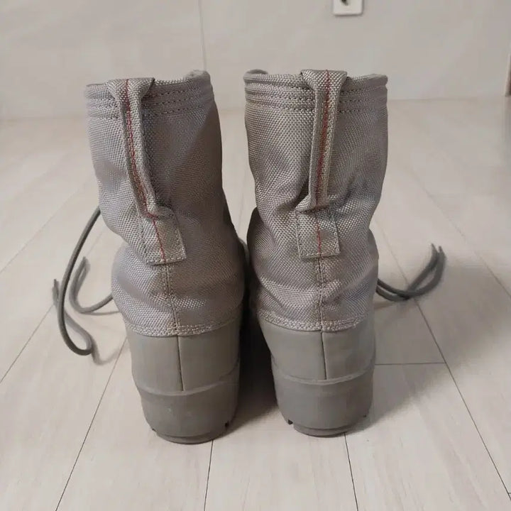 [SOLD OUT] 이지950 부츠 문락