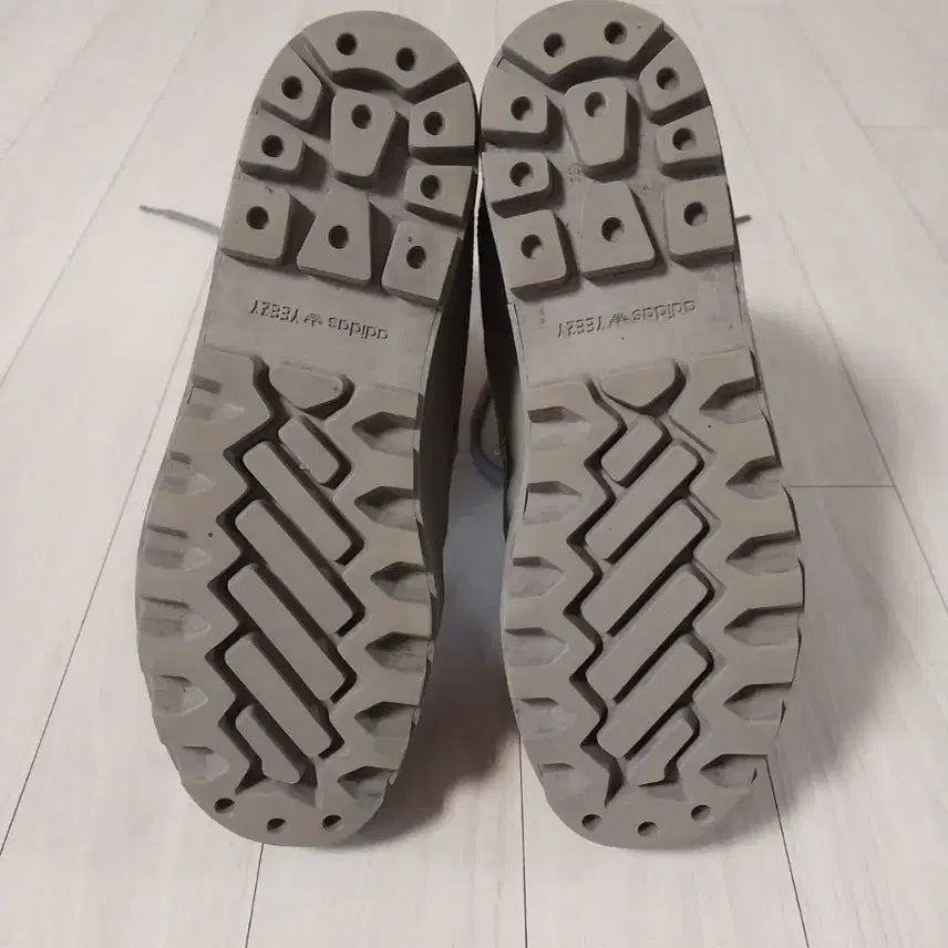 [SOLD OUT] 이지950 부츠 문락