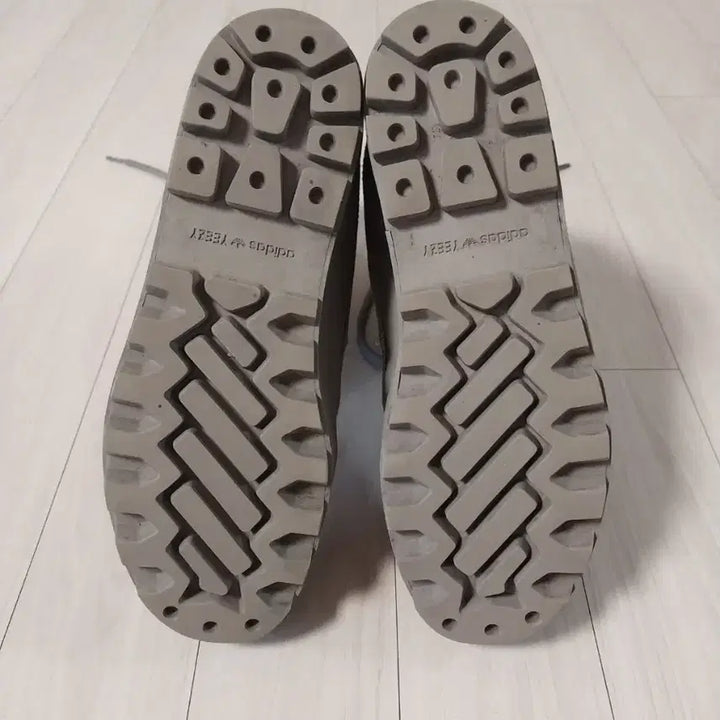 [SOLD OUT] 이지950 부츠 문락
