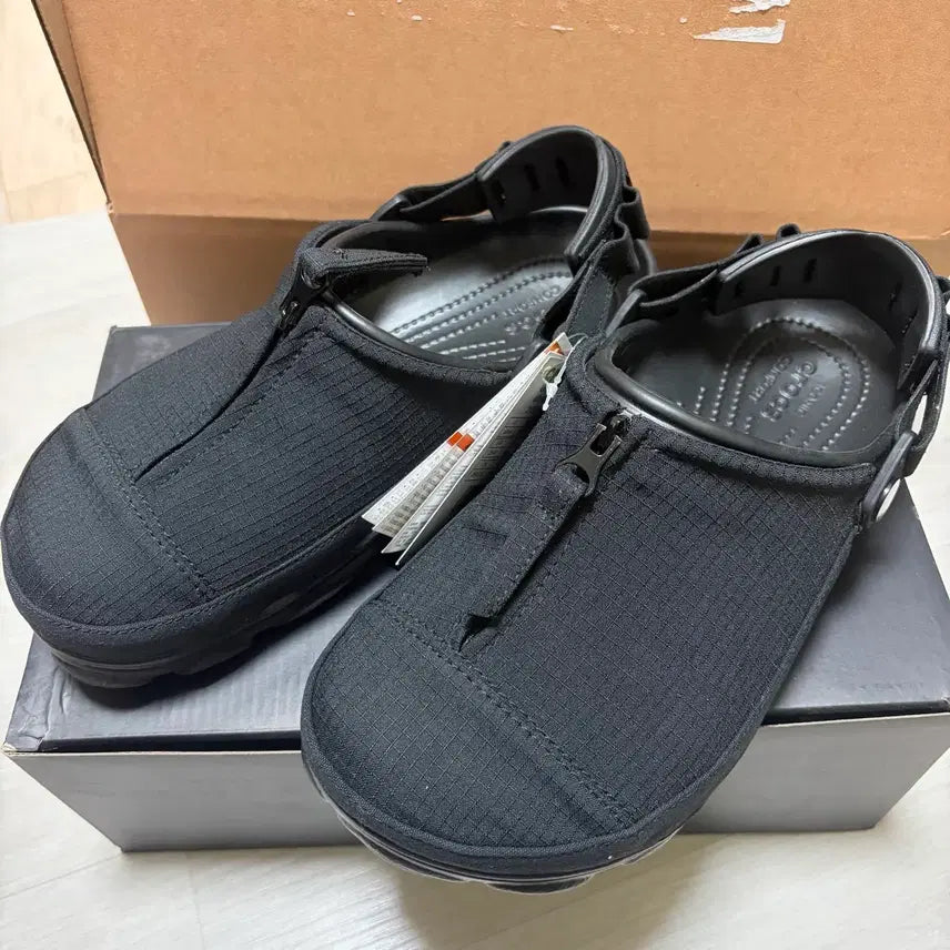 [SOLD OUT] (260)크록스 x 카시나 올 터레인 클로그 블랙