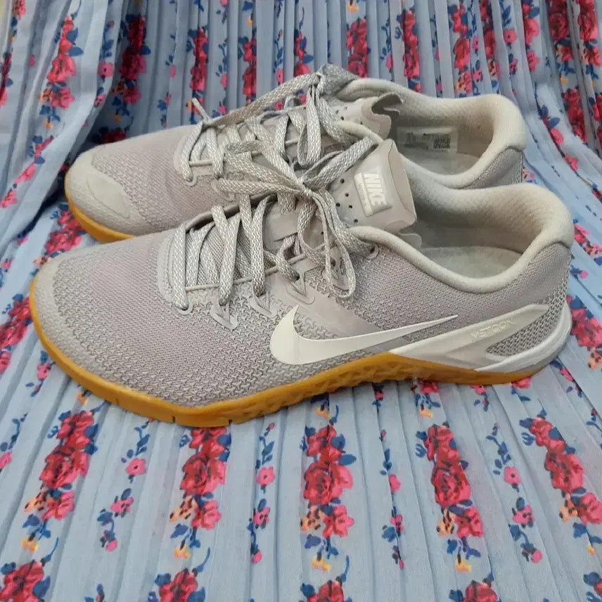 [SOLD OUT] 나이키  메트콘 4 운동화  265mm
