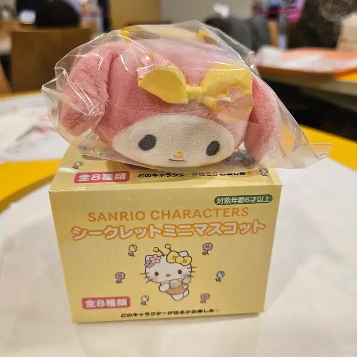 [BUNJANG] Sanrio My Melody Honeybee Series Secret Figure / 산리오 꿀벌 시리즈 시크릿 마이멜로디