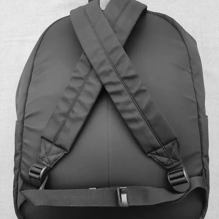 [BUNJANG] Musinsa Standard Nylon Essential Backpack Black / 무신사 스탠다드 나일론 에센셜 백팩 블랙