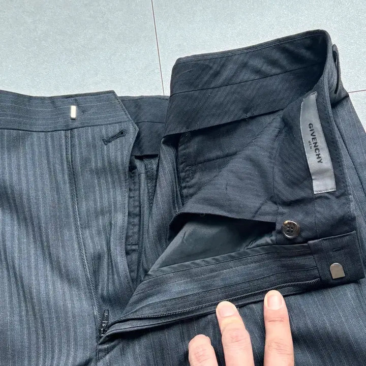 [BUNJANG] Givenchy Vintage Stripe Slacks - Size M / 지방시 빈티지 스트라이프 슬랙스 M