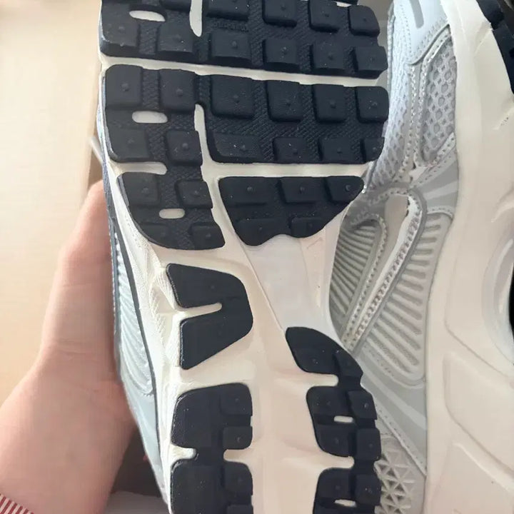 [BUNJANG] Nike Zoom Vomero 5 Photon Dust Gridiron 240 / [새상품] 나이키 줌 보메로 5 포톤 더스트 그리드아이언 240