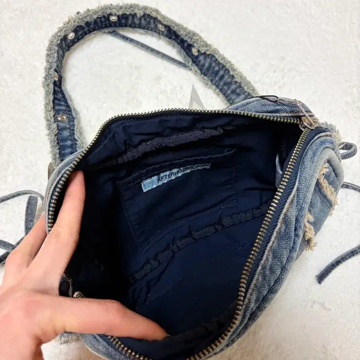 [BUNJANG] After Hours Denim Cut-Off Shoulder Bag (Indigo Blue) / 애프터아워즈 데님 컷오프 숄더백 (인디고 블루)