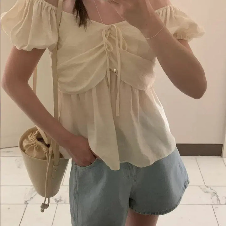 [BUNJANG] Mellounge Melody Shoulder Blouse / 멜라운지 멜로디 숄더 블라우스