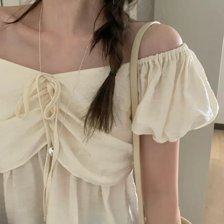 [BUNJANG] Mellounge Melody Shoulder Blouse / 멜라운지 멜로디 숄더 블라우스