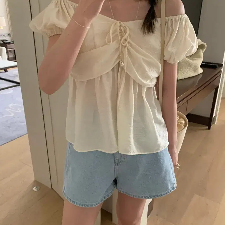 [BUNJANG] Mellounge Melody Shoulder Blouse / 멜라운지 멜로디 숄더 블라우스