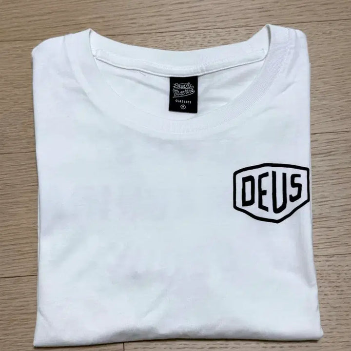 [SOLD OUT] 데우스 엑스마키나 서울 크롭 티셔츠 화이트