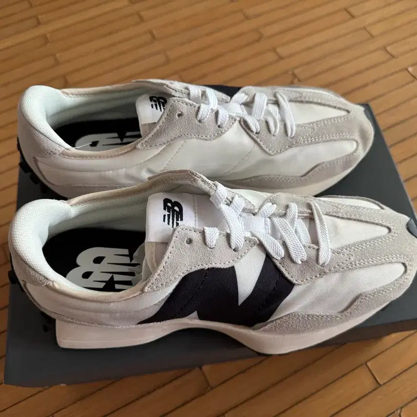 [BUNJANG] New Balance 327 Beige/Black Sneakers (Size 260) / 뉴발란스 327 베이지/블랙 260 사이즈 새제품 팝니다.