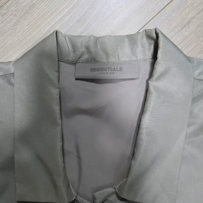 [BUNJANG] Fear of God Essentials Nylon Short Sleeve Shirt - Large / 피오갓 에센셜 숏슬리브 나일론 셔츠. 라지
