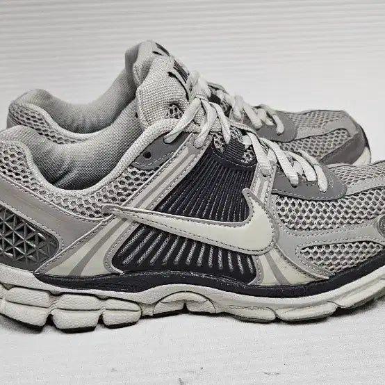 [BUNJANG] Nike Zoom Vomero 5 FB8845 Sneakers / 나이키 줌 보메로5  FB8845  240사이즈