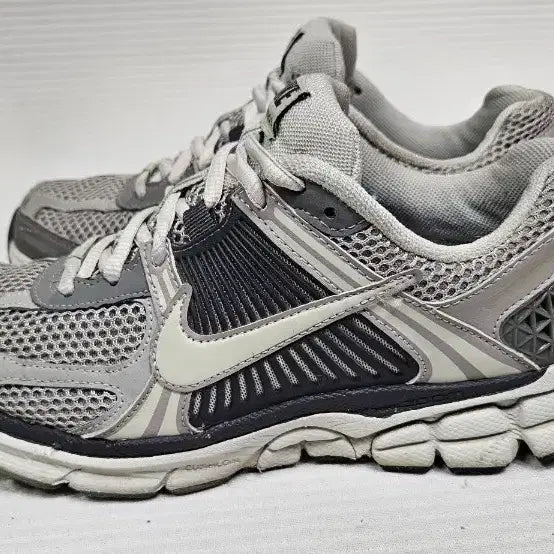 [BUNJANG] Nike Zoom Vomero 5 FB8845 Sneakers / 나이키 줌 보메로5  FB8845  240사이즈