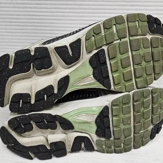 [BUNJANG] Nike Zoom Vomero 5 FB8845 Sneakers / 나이키 줌 보메로5  FB8845  240사이즈