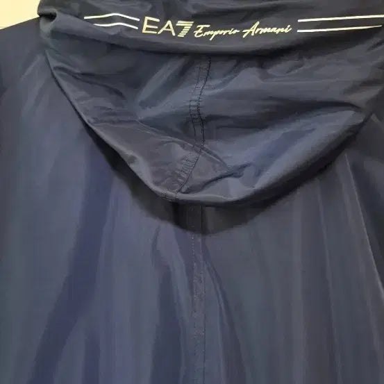 [BUNJANG] EA7 Emporio Armani Navy Hooded Windbreaker / EA7 엠포리오 아르마니 네이비 후드 윈드브레이커