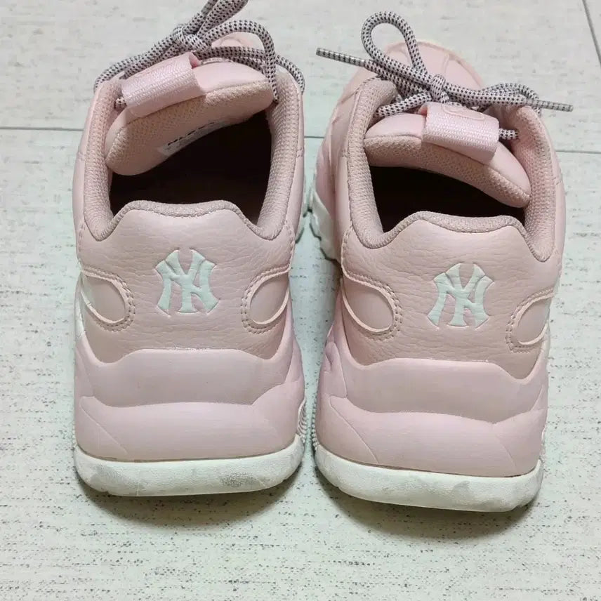 [SOLD OUT] MLB 빅볼청키 뉴욕 양키스 운동화 230 핑크색상