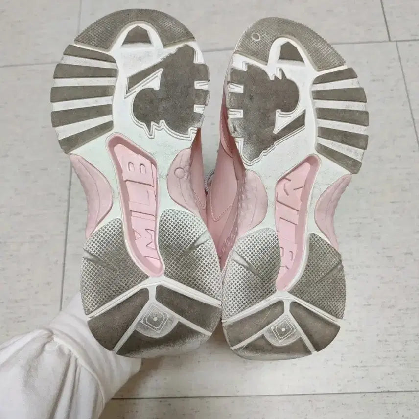[SOLD OUT] MLB 빅볼청키 뉴욕 양키스 운동화 230 핑크색상
