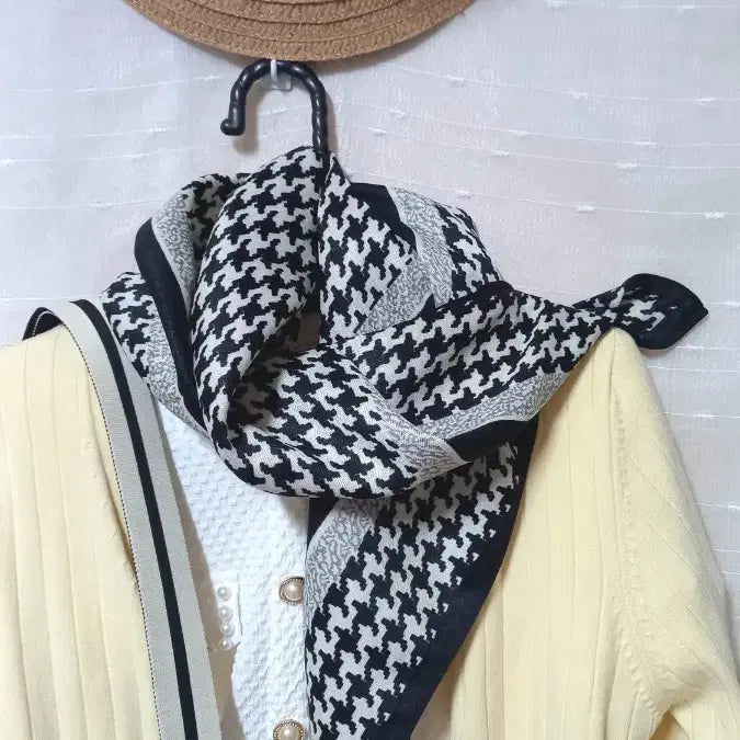 [BUNJANG] Scarf - Black Pattern / 스카프 고급패턴 새것