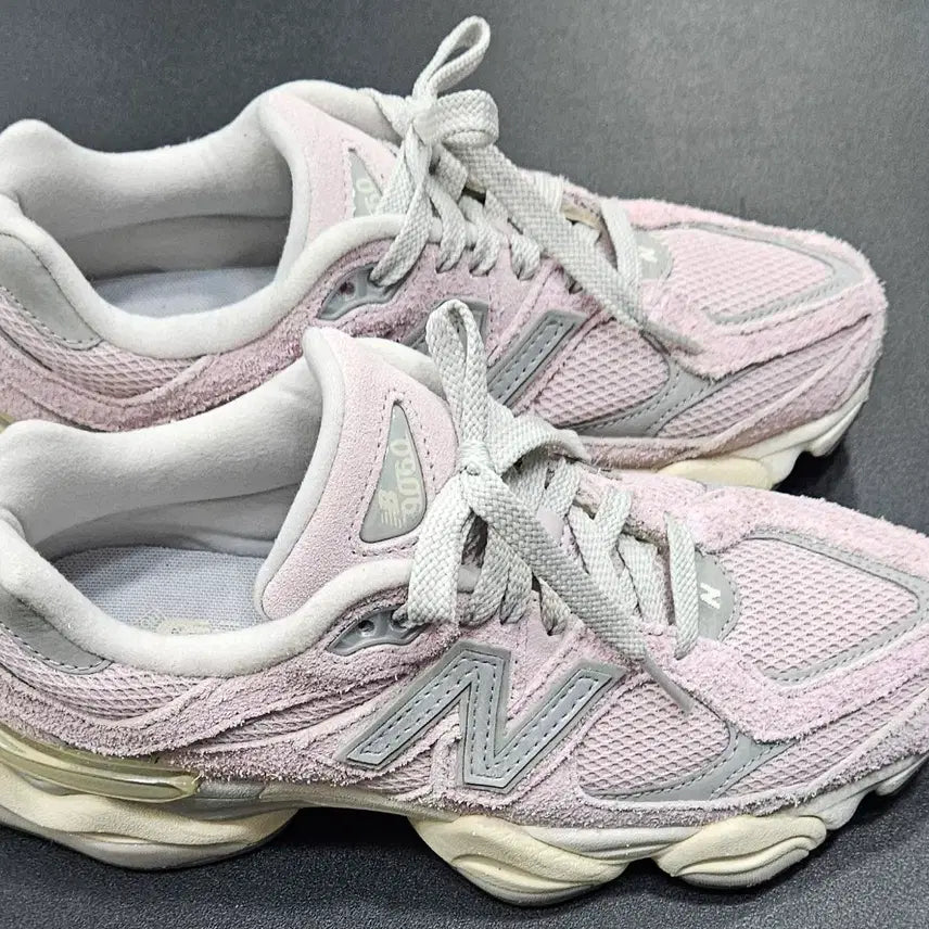 [BUNJANG] New Balance 9060 December Sky Sneakers / 뉴발란스(New Balance) 9060 디셈버 스카이 240mm